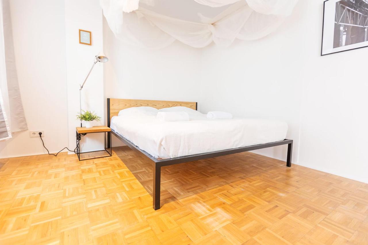 Aparthotel Boutique Lofts & Am Park 3*